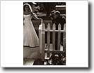 photogrpahing a bride at a picket fence